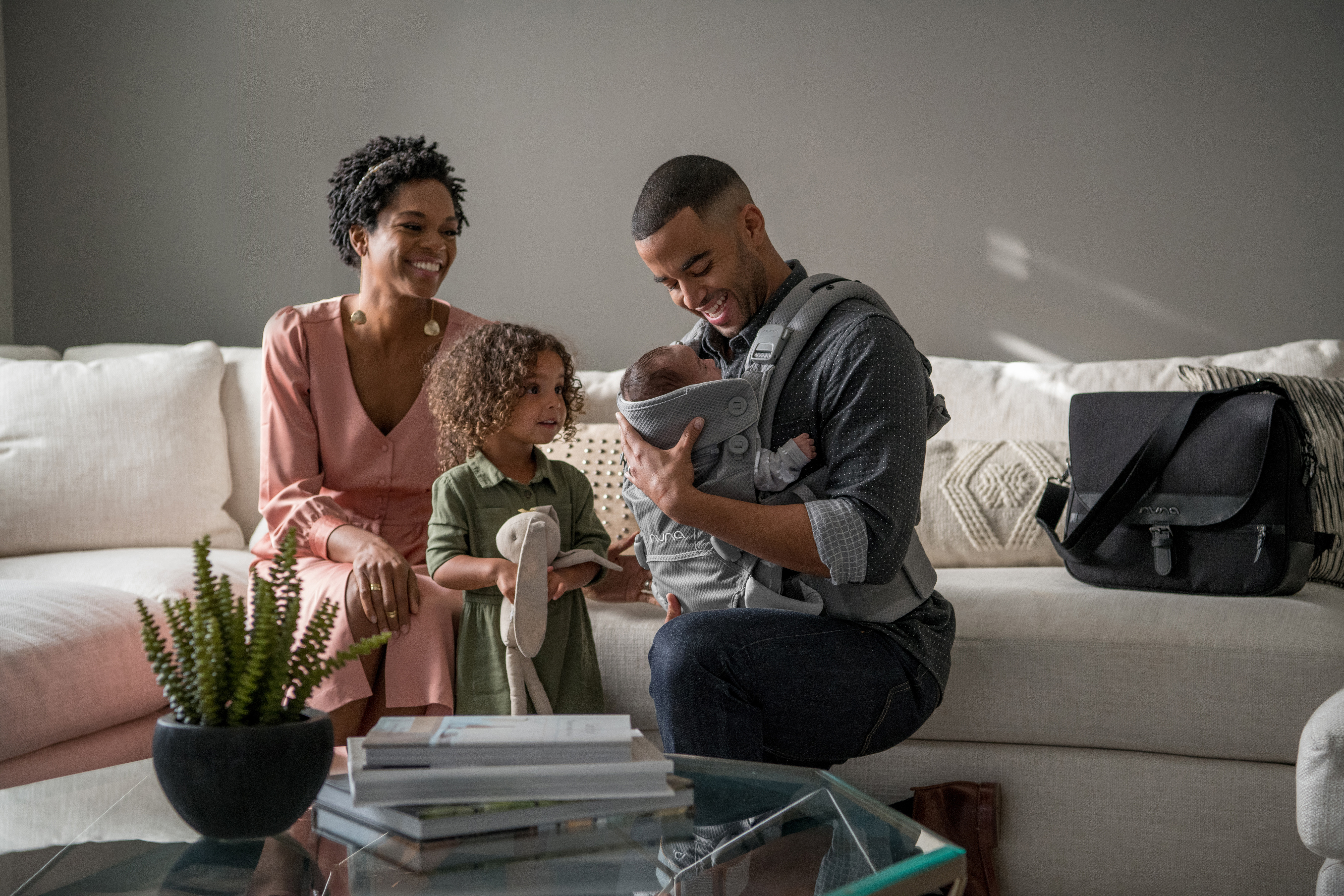 Nuna_Lifestyle_US_GL_CA_NewCUDL_Slate_1909.jpg